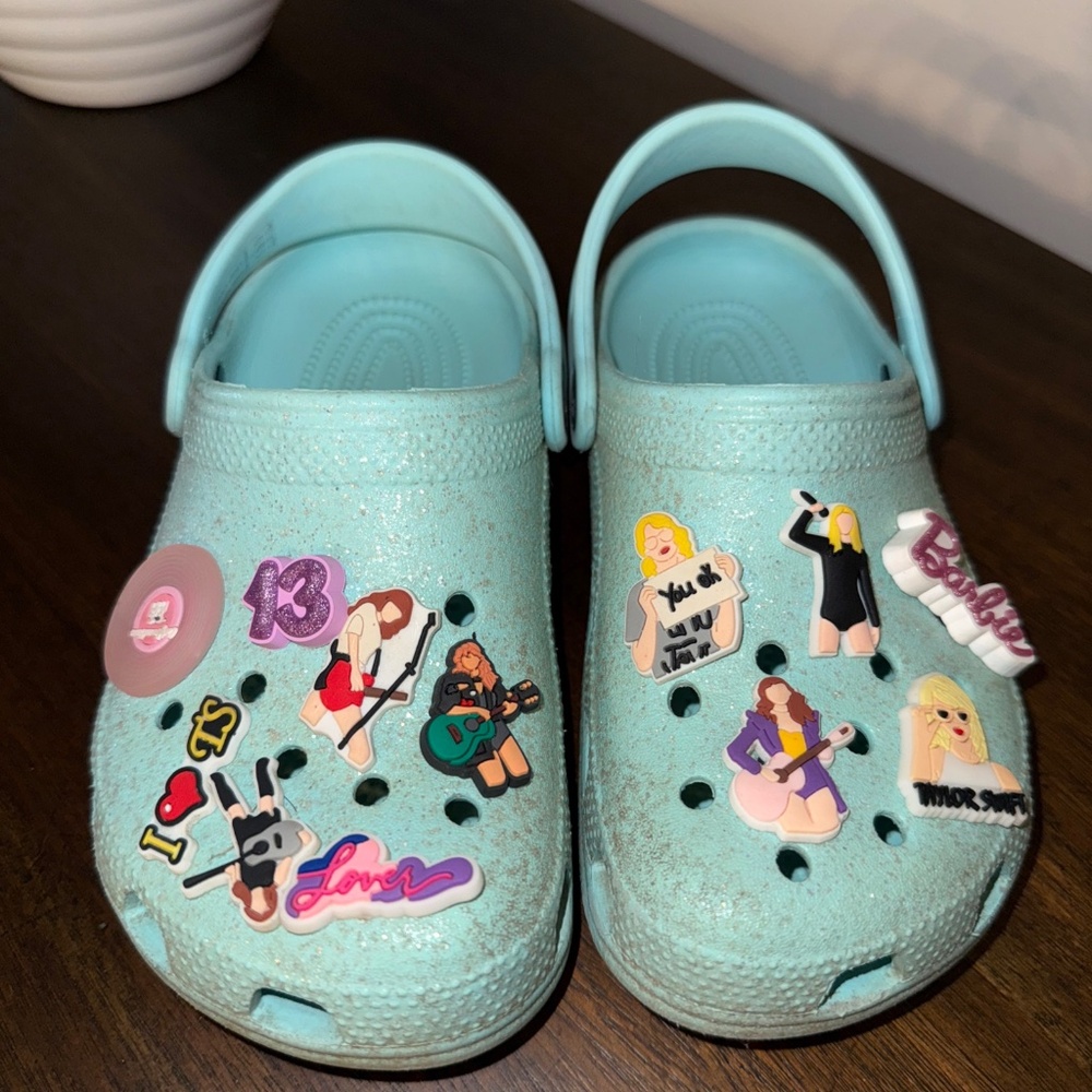 Crocs Mint Green W Glitter Sparkle And Taylor Swift Barbie Charms Size J1